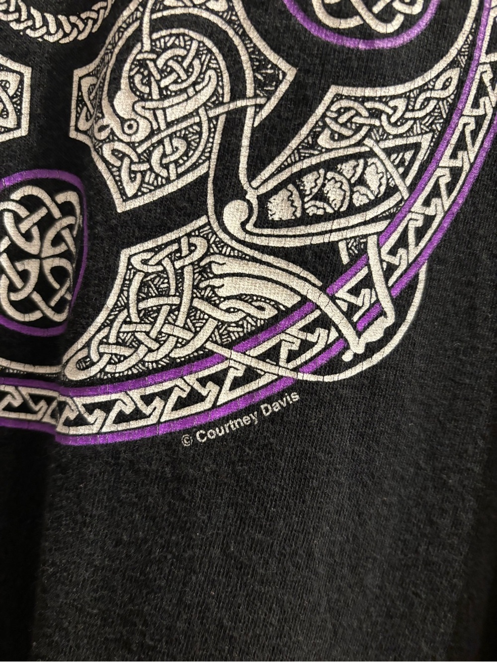 Fashion Victim Courtney Davis Celtic Knot in Purple Vintage T Shirt size XL